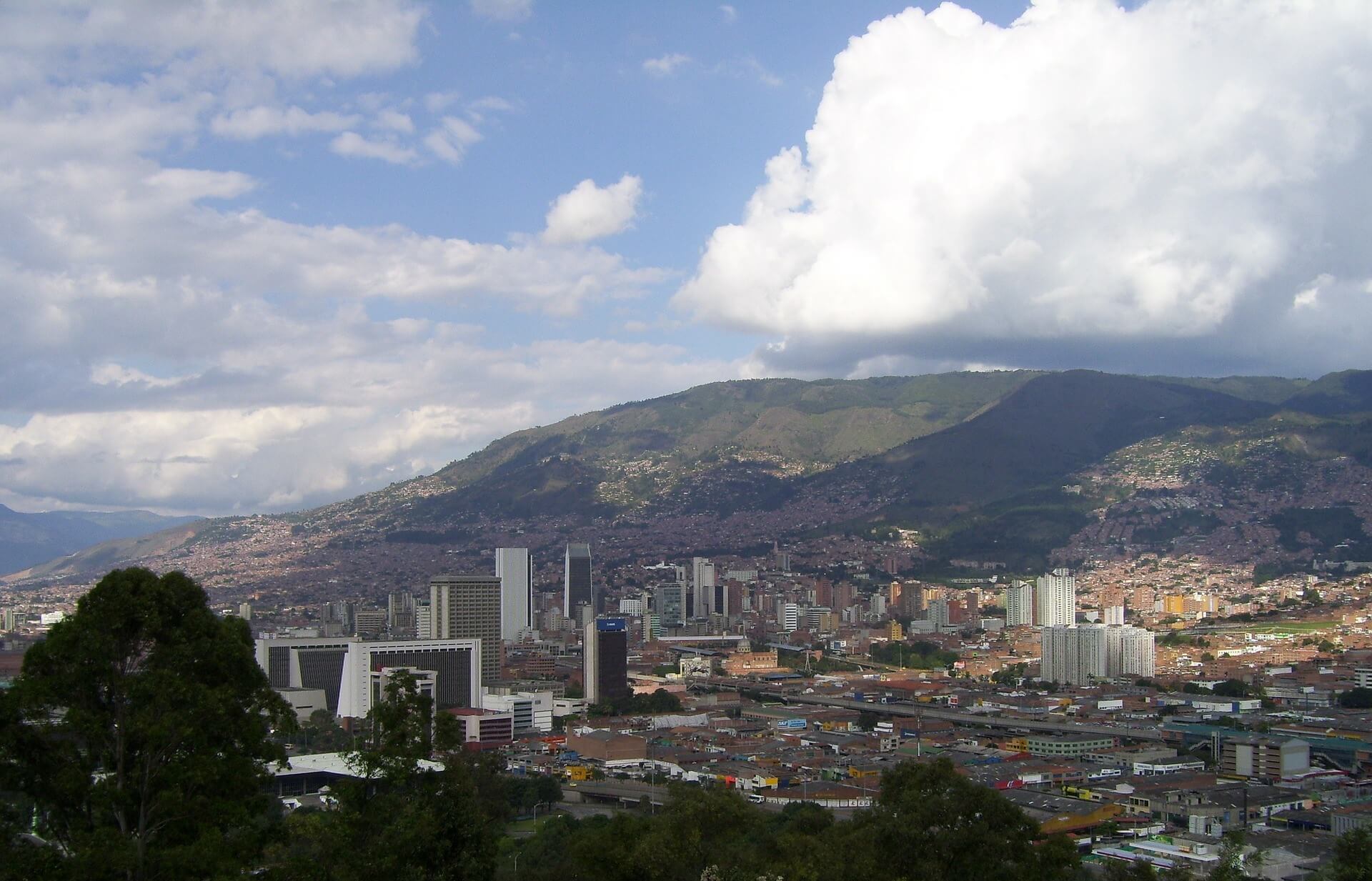 TIENES QUE ESTUDIAR INGLÉS EN MEDELLÍN, ESTAS SON LAS RAZONES