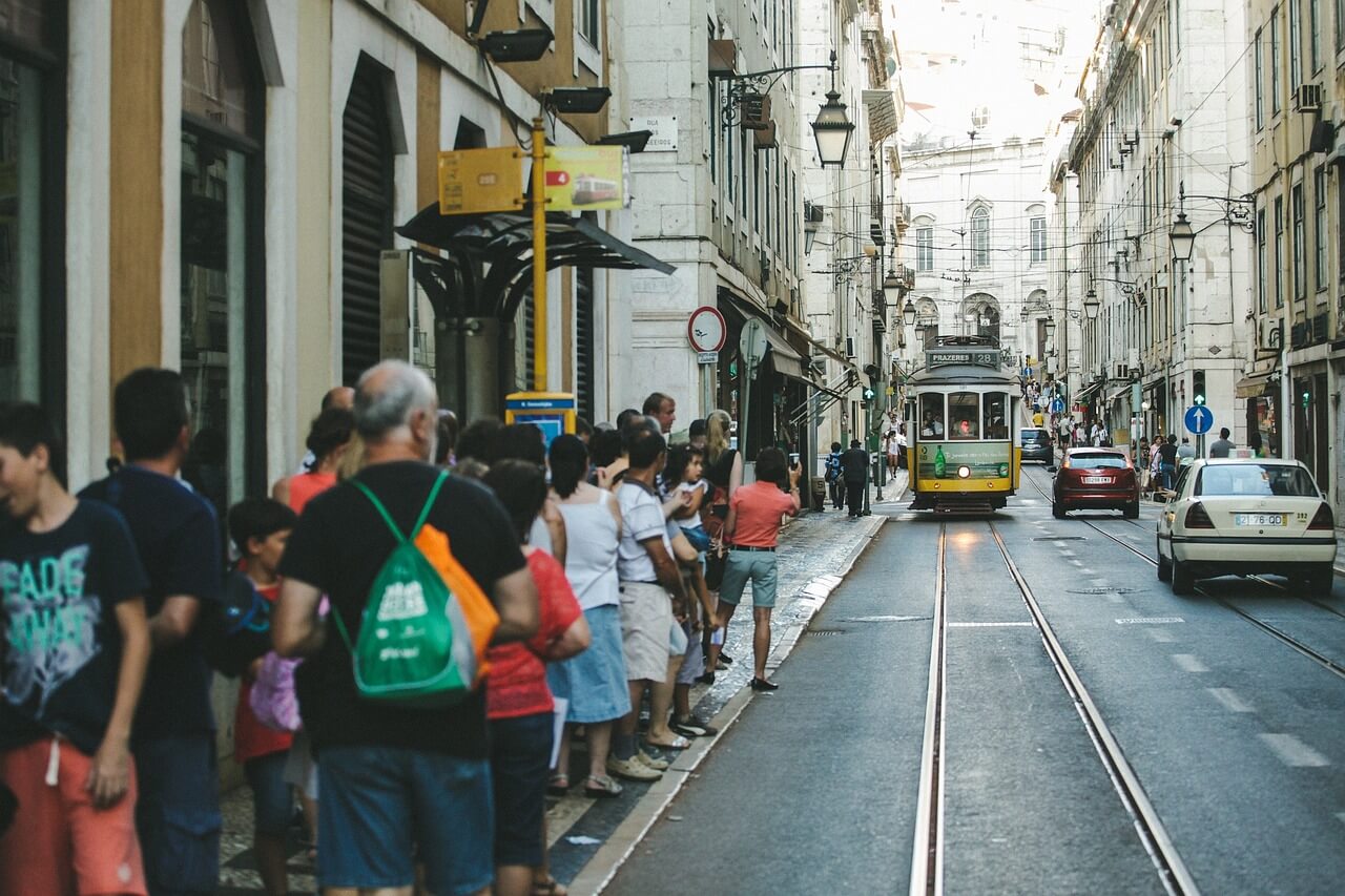 ¿Y SI TE ENCUNETRAS A UN EXTRANJERO POR AHI?