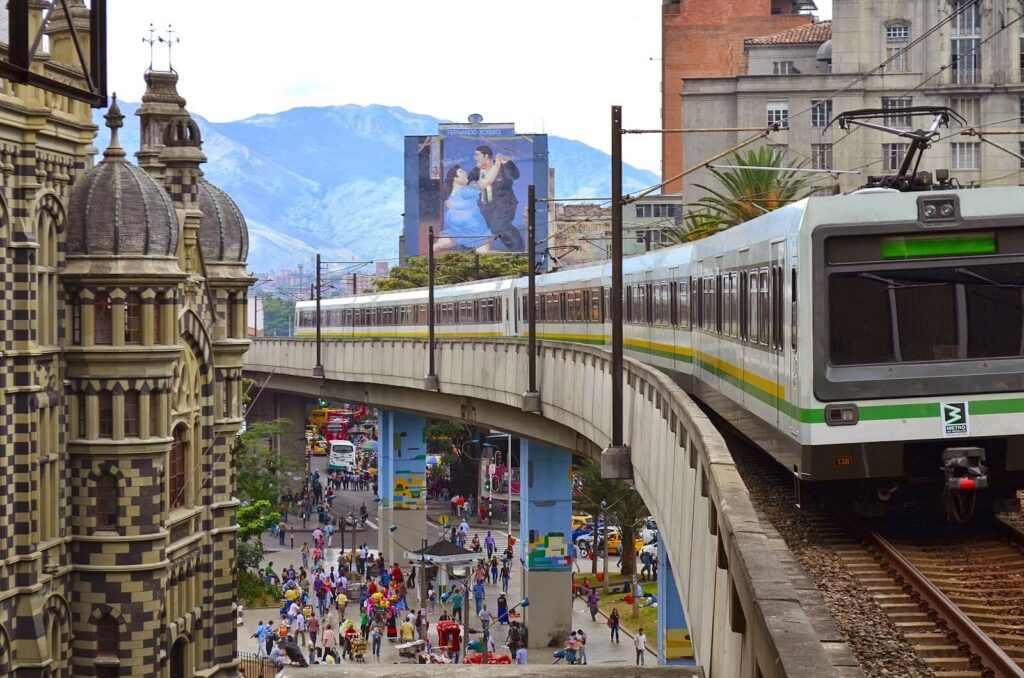 MEDELLÍN TRAVEL: EL SITIO QUE ATRAE TURISTAS A LA CIUDAD.