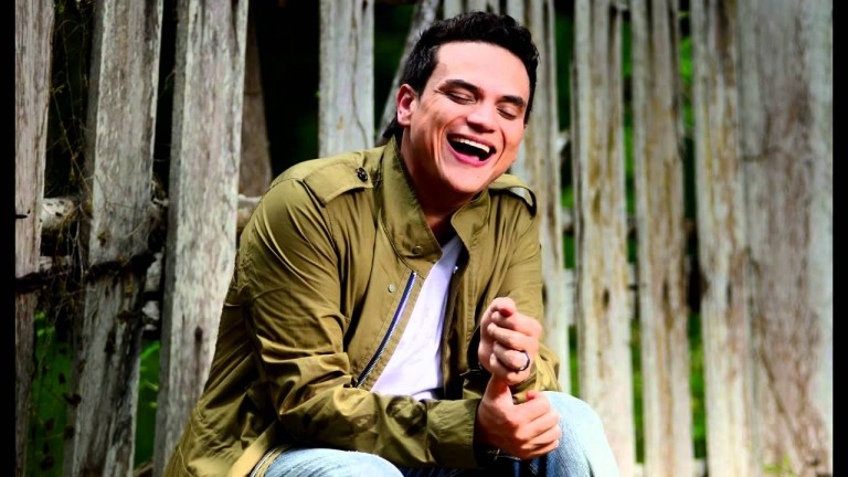 VALLENATO Y SALSA EN INGLÉS