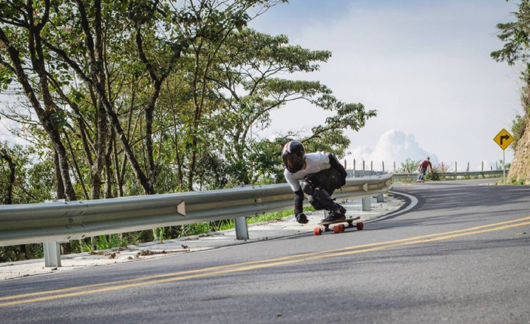 LONGBOARDING: DEPORTE QUE SE TOMA LAS VÍAS DE MEDELLÍN