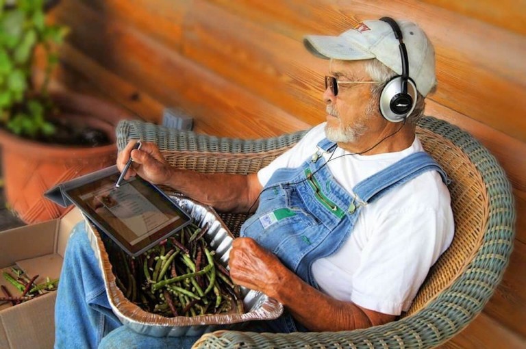 DEEP ENGLISH IMPROVES YOUR LISTENING