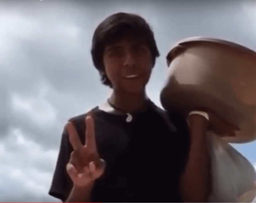 EL MEJOR VENDEDOR DE EMPANADAS ES POLÍGLOTA