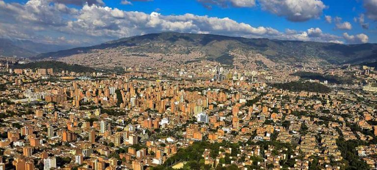 EMPRESAS DE MEDELLÍN REQUIEREN MÁS DE MIL PERSONAS BILINGÜES