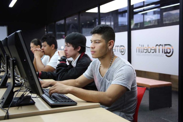 BECAS PARA PROGRAMAS VIRTUALES EN MEDELLÍN