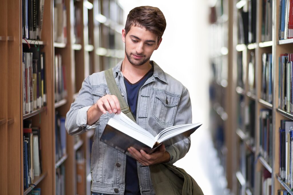 CARRERAS UNIVERSITARIAS QUE EXIGEN INGLÉS
