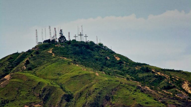 CERRO LAS TRES CRUCES, UN LUGAR PARA EJERCITARSE DE FORMA DIFERENTE