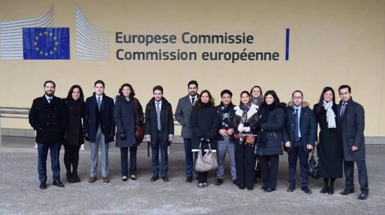 1300 PLAZAS PARA REALIZAR PRÁCTICAS EN LA COMISIÓN EUROPEA