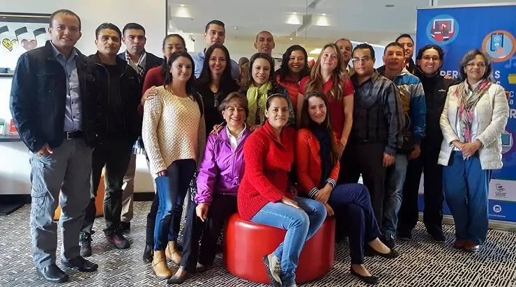Estudiar ingles en medellin. Becas ict