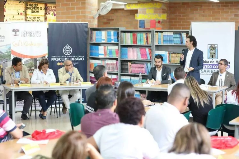 1.200 BECAS PARA ESTUDIAR TECNOLOGÍAS EN MEDELLÍN